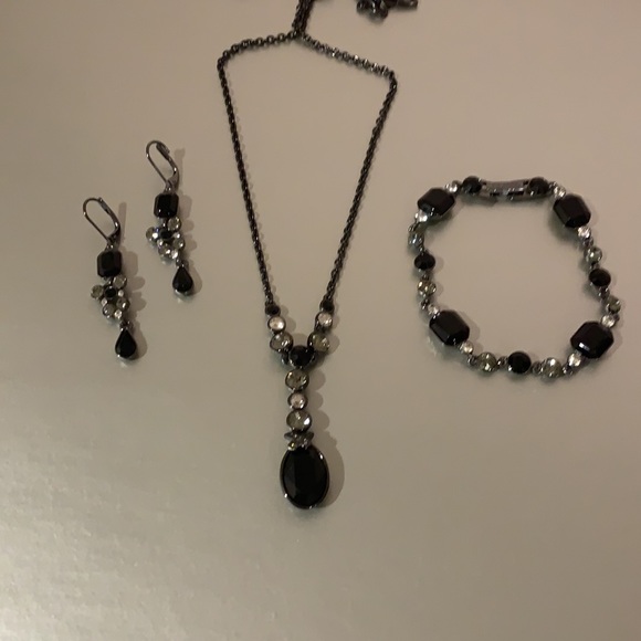 Black stone and crystal jewelry set - Picture 5 of 11